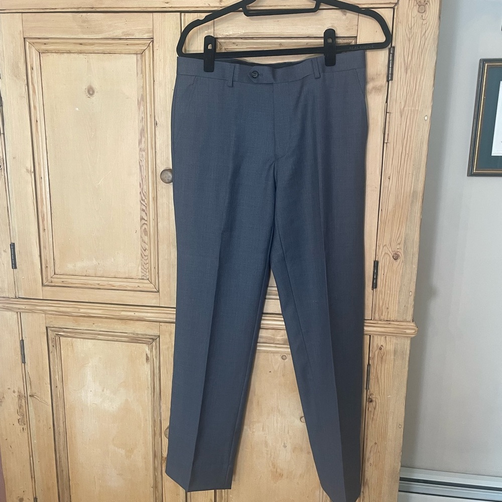 Men’s grey heather refined wool trouser. Excellent condition